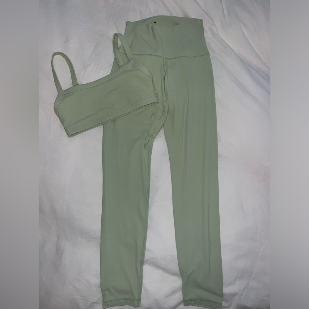 Aritzia Workour SET (Butter New Cheeky Hi-Rise Legging & Butter Tumbler Bra Top)